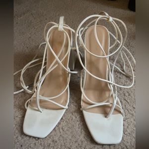 pretty little thing women’s size 7